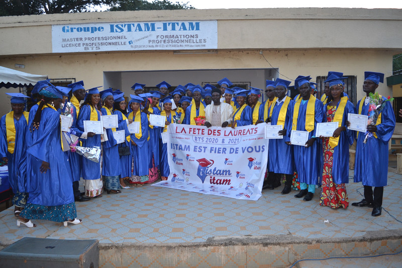 Remise des parchemins aux lauréats BTS 2021 Image 16